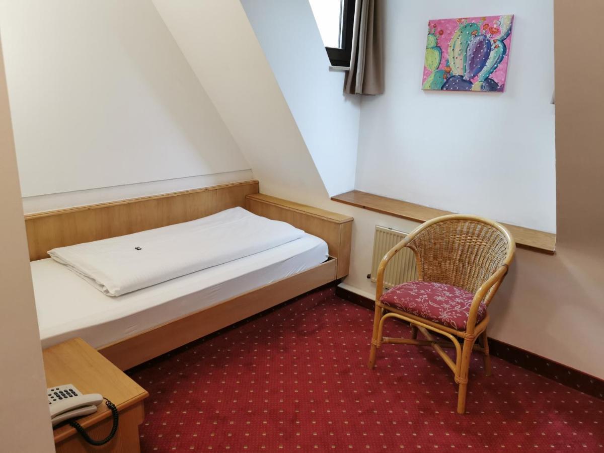 Landhotel Oelmuehle Mombris Ngoại thất bức ảnh